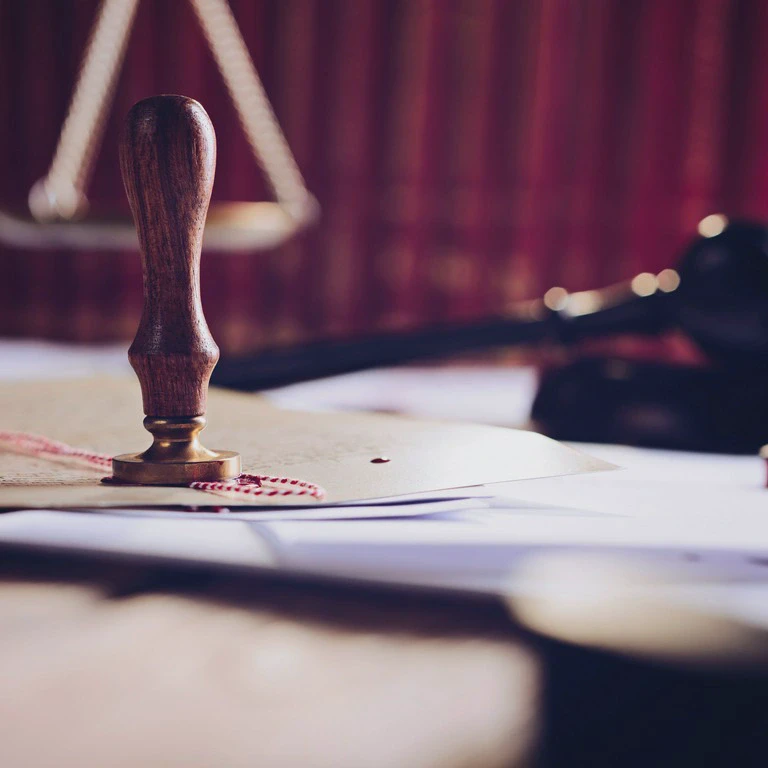 Pierczątka na&nbsp;biurku