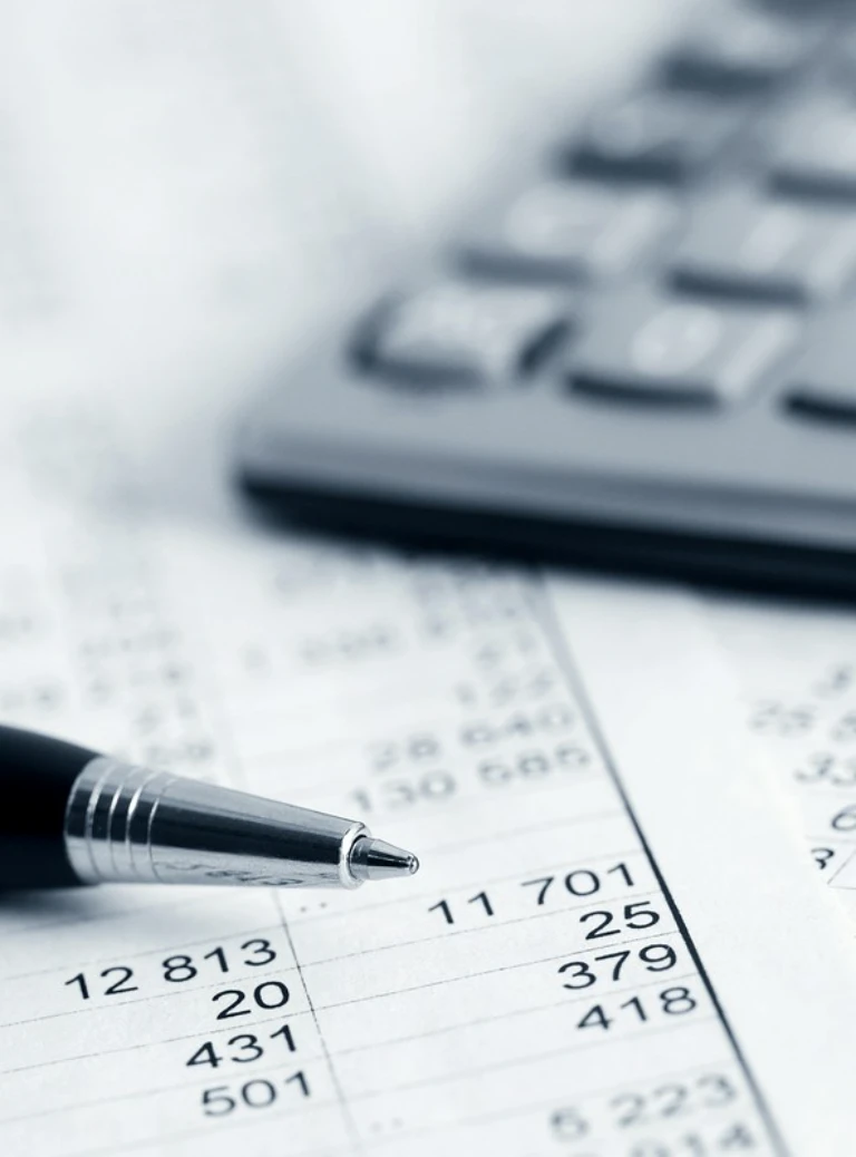 długopis i&nbsp;kalkulator